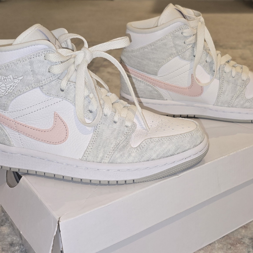 Nike Air Jordan 1 Women's Size 6 Sneakers - White and Pink Excelent Condition